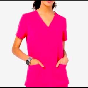NWOT FIGS HOT PINK Casma scrub top XXS